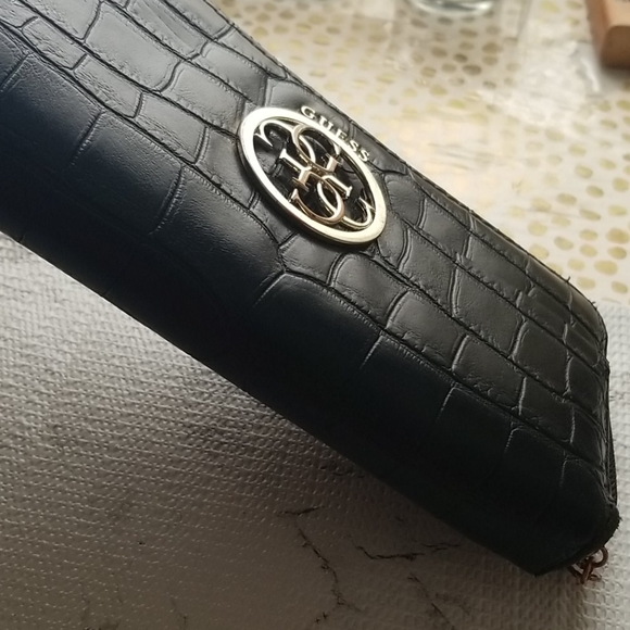Guess Wallet - Picture 11 of 12